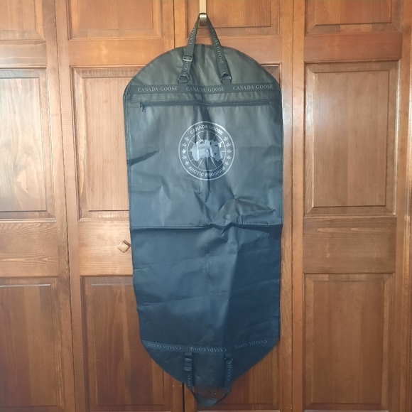 Canada Goose Artic Program black folding garment bag - Picture 1 of 11